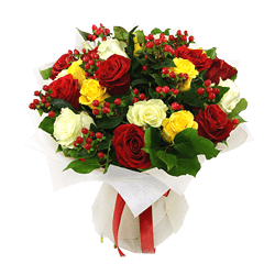 Bouquet de roses avec millepertuis