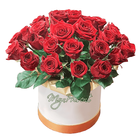 Roses rouges dans une boîte decorative