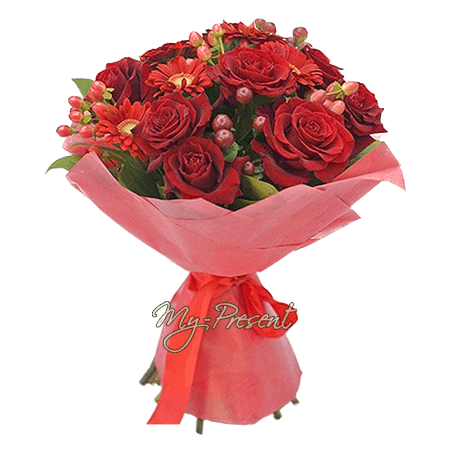 Bouquet de roses rouges, gerber et hypericum