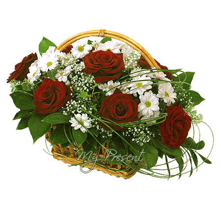 Panier avec roses, chrysanthèmes, decore de gypsophile