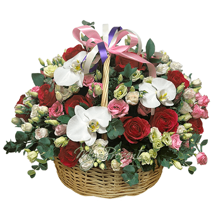 Panier de roses, de lisianthus et d’orchidées