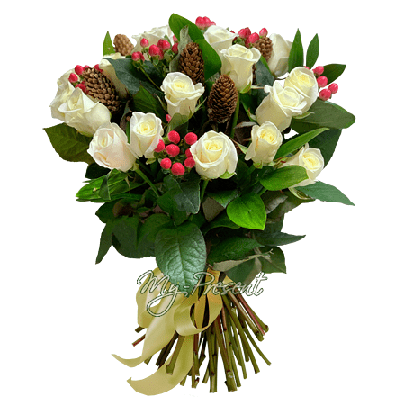 Bouquet de roses, millepertuis et pommes de pin